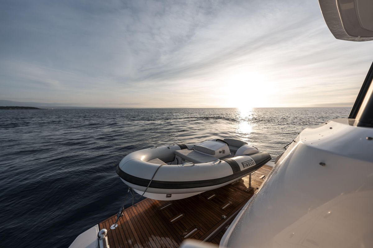 2023 Azimut 68 