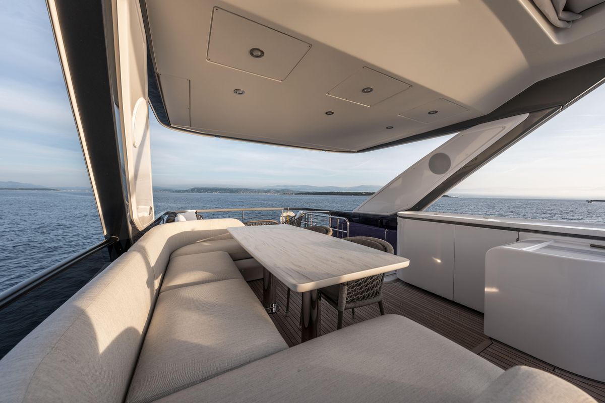 2023 Azimut 68 