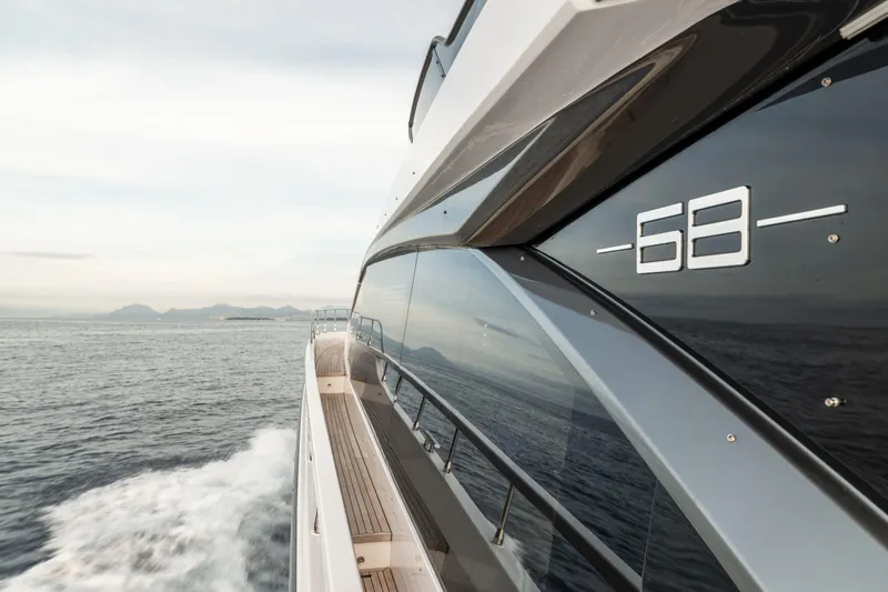  Yacht Photos Pics Azimut 68 Flybridge