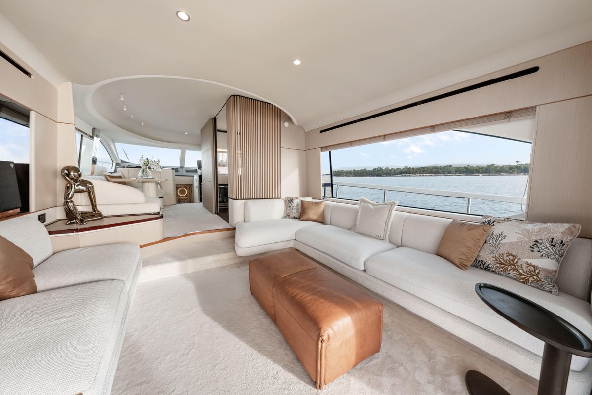 2023 Azimut 68 