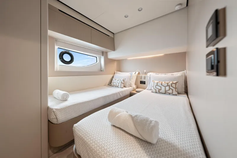  Yacht Photos Pics Azimut 68 Flybridge