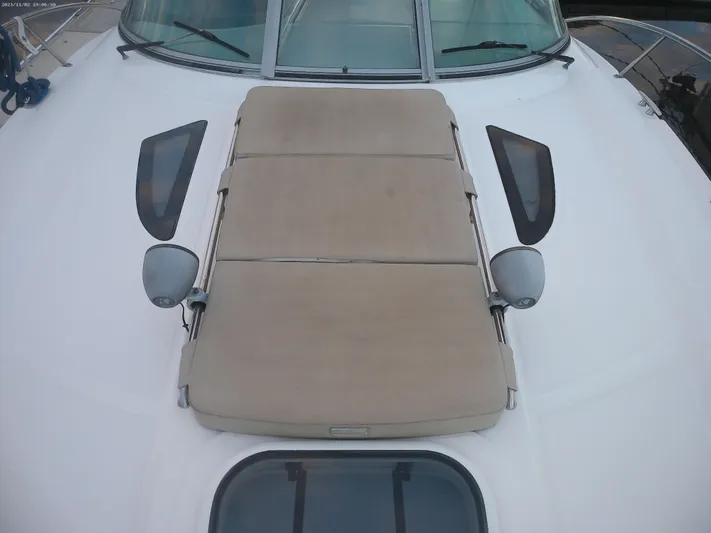 Stella Nautica Yacht Photos Pics 2015 Sea Ray 330 Sundancer boat deck with beige sunpad and windows.