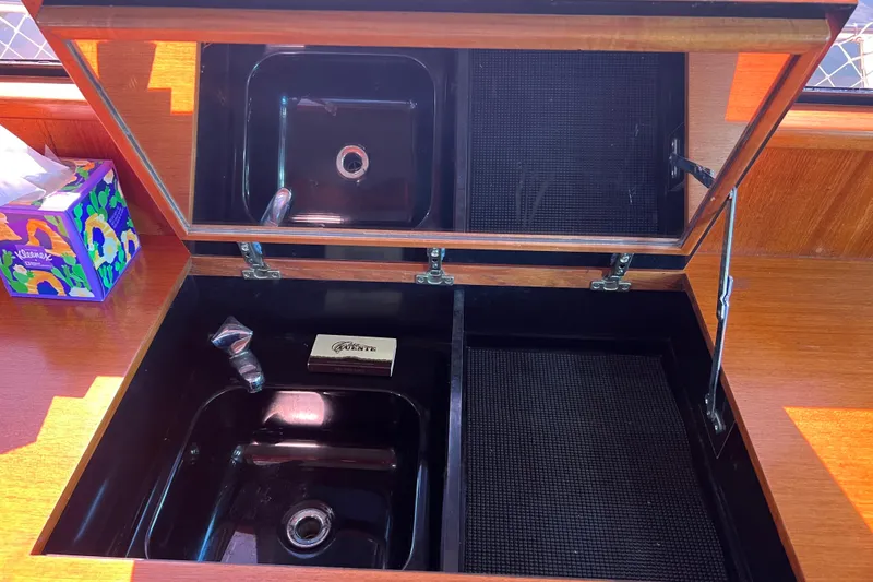 Kailani Yacht Photos Pics Wet Bar