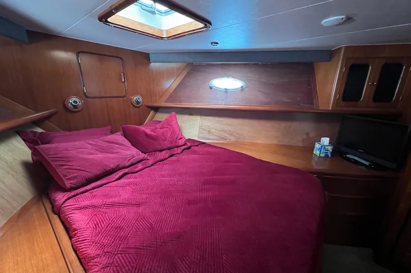 Kailani Yacht Photos Pics Queen berth, overhead hatch and port windows. Access to chain locker