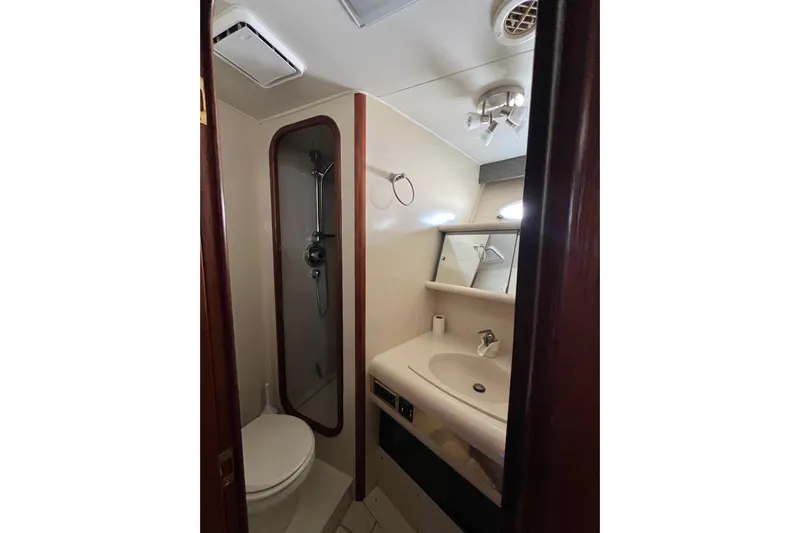 Kailani Yacht Photos Pics Queen VIP Bathroom with shower, sink and head.