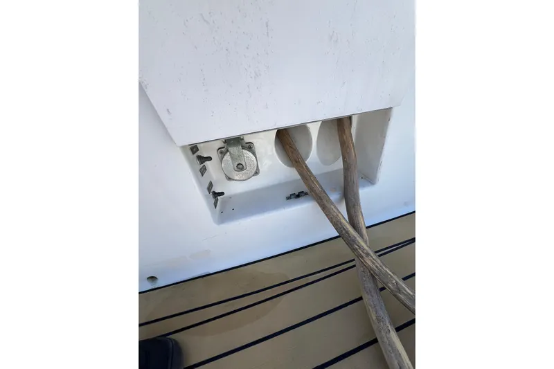 Kailani Yacht Photos Pics Glendening twin 50 amp cables