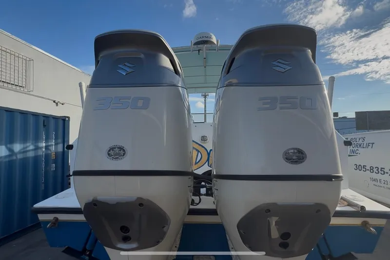 Reel Dreamz Yacht Photos Pics Twin Suzuki 350 outboard engines on a 1998 Contender 35 Express boat.