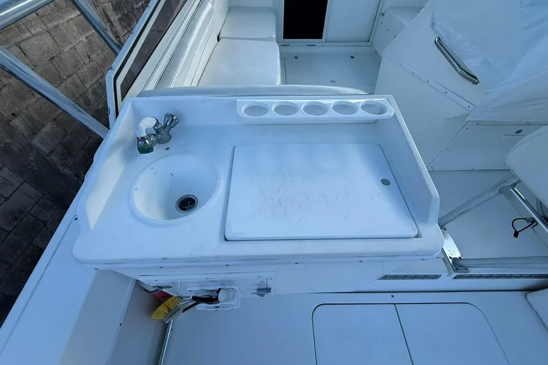 Reel Dreamz Yacht Photos Pics 1998 Contender 35 Express boat sink and prep station with cup holders.