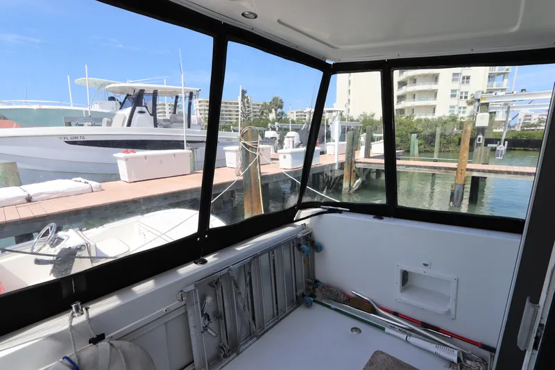 Fitz Perfectly Yacht Photos Pics Enclosed deck view of 2001 Navigator 4800 CLASSIC yacht at marina.
