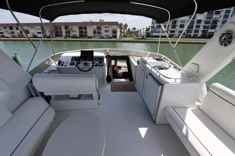 Fitz Perfectly Yacht Photos Pics 2001 Navigator 4800 CLASSIC yacht interior with helm, seating, and waterfront view.