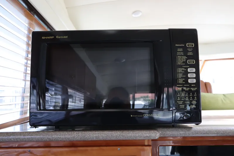 Fitz Perfectly Yacht Photos Pics Black Sharp Carousel microwave on a Navigator 4800 CLASSIC yacht, 2001 model.