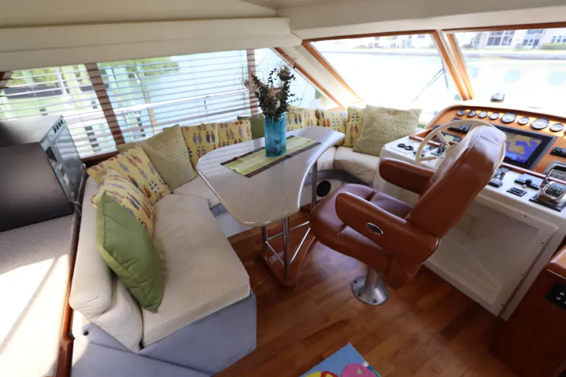 Fitz Perfectly Yacht Photos Pics Interior of 2001 Navigator 4800 CLASSIC yacht with cozy seating and helm.
