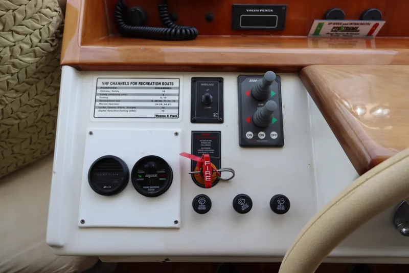 Fitz Perfectly Yacht Photos Pics Navigator 4800 CLASSIC 2001 boat control panel with gauges and switches.