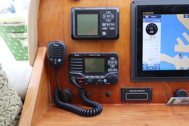 Fitz Perfectly Yacht Photos Pics Control panel of a 2001 Navigator 4800 CLASSIC yacht with navigation and communication devices.