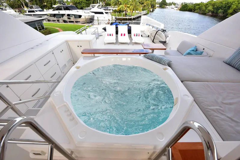 Renaissance Yacht Photos Pics Luxurious 2016 Hargrave 116 RPH yacht with jacuzzi and sunbathing area on deck.