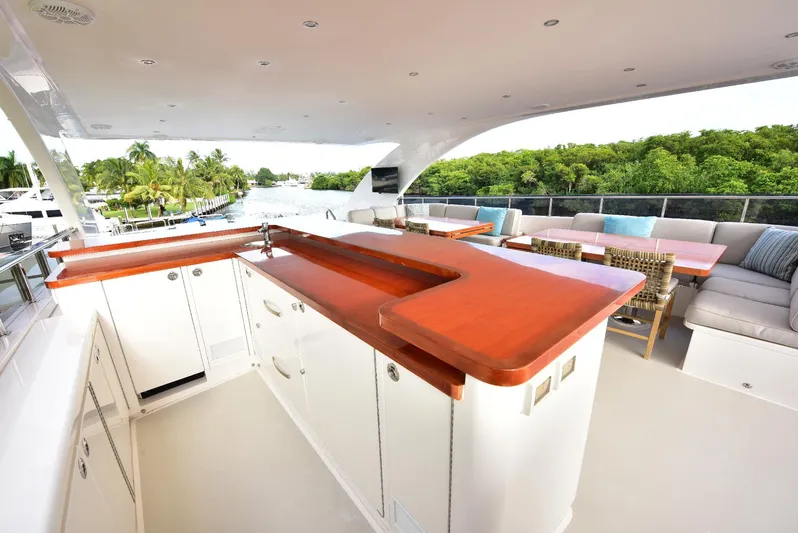 Renaissance Yacht Photos Pics Luxurious outdoor bar and seating area on 2016 Hargrave 116 RPH yacht.