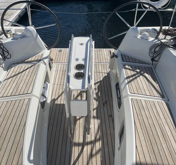 Zoe Yacht Photos Pics 