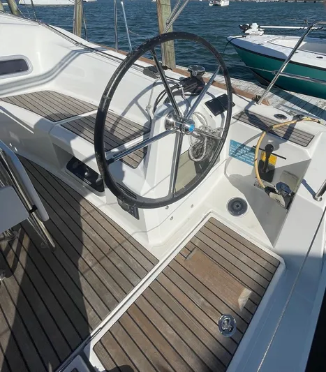 Zoe Yacht Photos Pics 