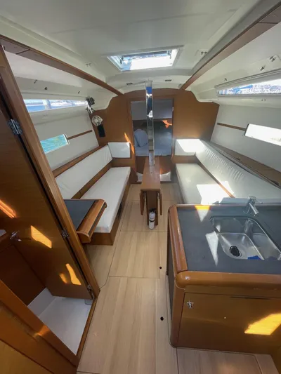 Zoe Yacht Photos Pics 