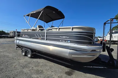 Sun Tracker Party Barge 22 RF DLX