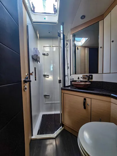 Trois Vignes Yacht Photos Pics 2015 Jeanneau Aft Cockpit bathroom with shower, sink, and toilet.