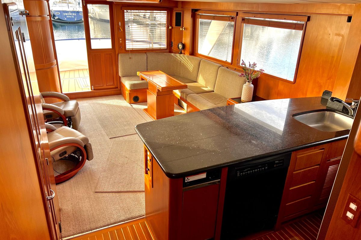 2001 Grand Alaskan 64 