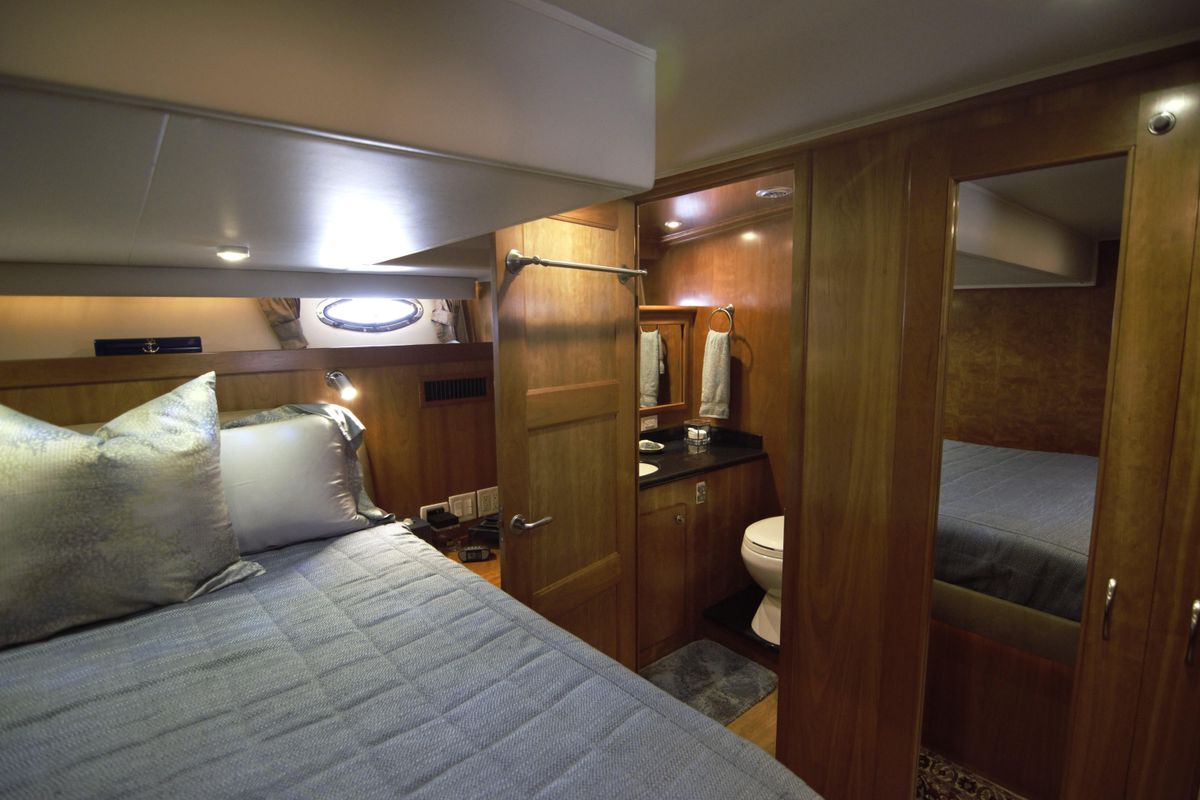 2005 Navigator 44 