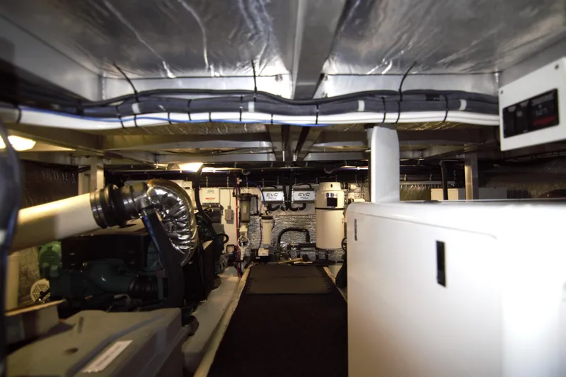 Bula Yacht Photos Pics Engine Room Forward