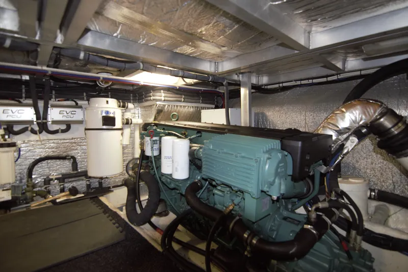 Bula Yacht Photos Pics Engine Room Starboard