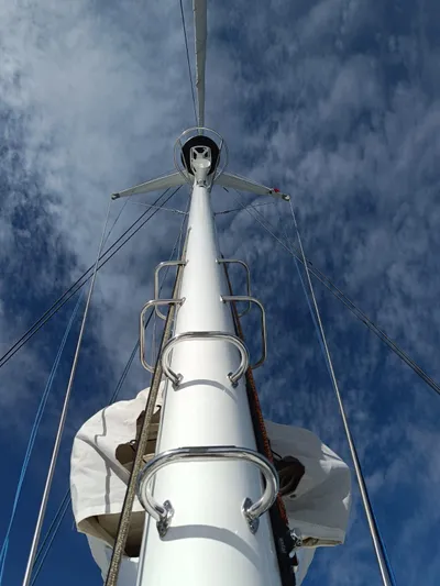 Feel So Good Yacht Photos Pics Looking up at the mast of a 2021 Privilege 640 sailboat against a cloudy sky.