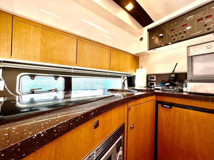 Naomi Yacht Photos Pics Fairline 38 NAOMI - Galley