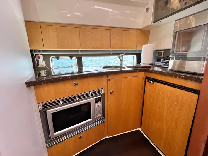 Naomi Yacht Photos Pics Fairline 38 NAOMI - Galley