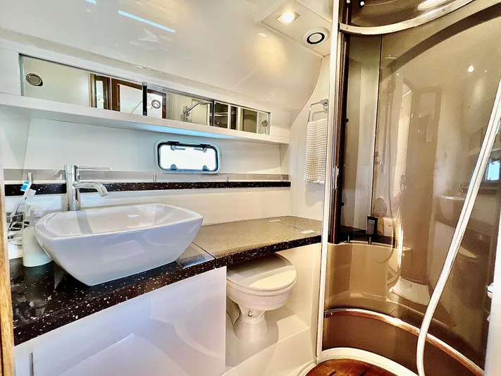 Naomi Yacht Photos Pics Fairline 38 NAOMI - Head