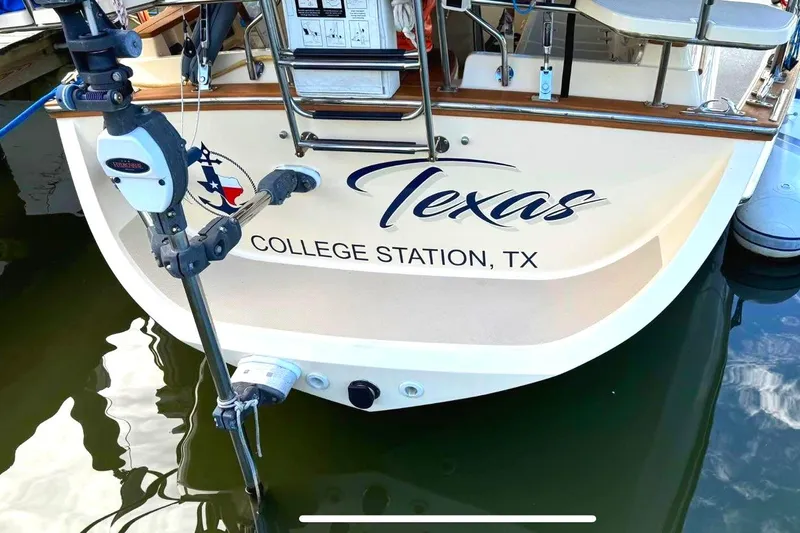Texas Yacht Photos Pics 2001 Island Packet 420 sailboat with "Texas" and "College Station, TX" on the stern.