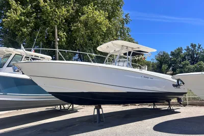 Boston Whaler 320 Outrage