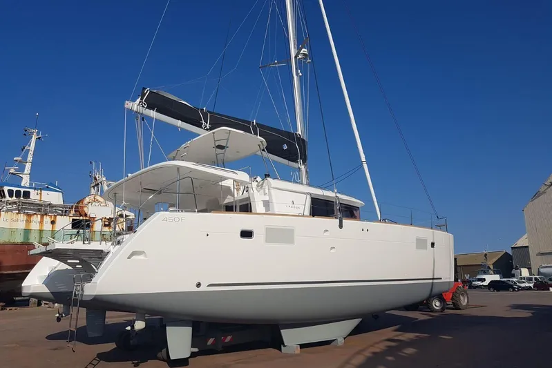  Yacht Photos Pics 2018 Lagoon 450 F catamaran on land, with clear blue sky background.