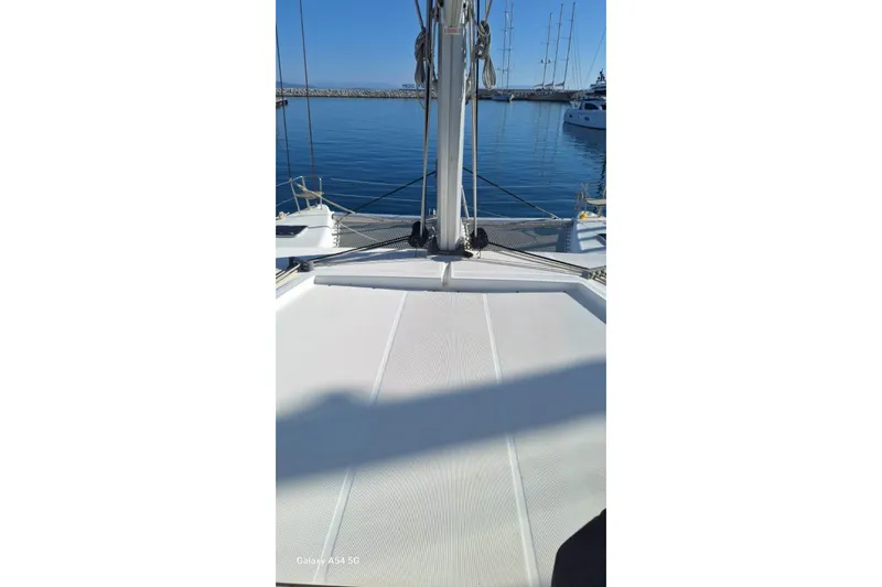  Yacht Photos Pics 2018 Lagoon 450 F catamaran deck with clear blue water in marina.
