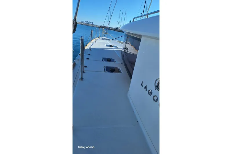  Yacht Photos Pics 2018 Lagoon 450 F catamaran deck view with clear blue sky.