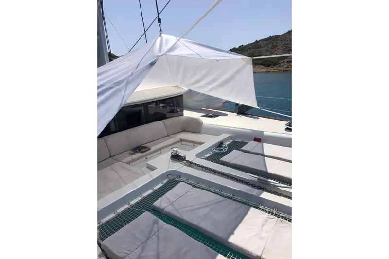  Yacht Photos Pics Luxurious 2018 Lagoon 450 F catamaran deck with sunshade and seating area.