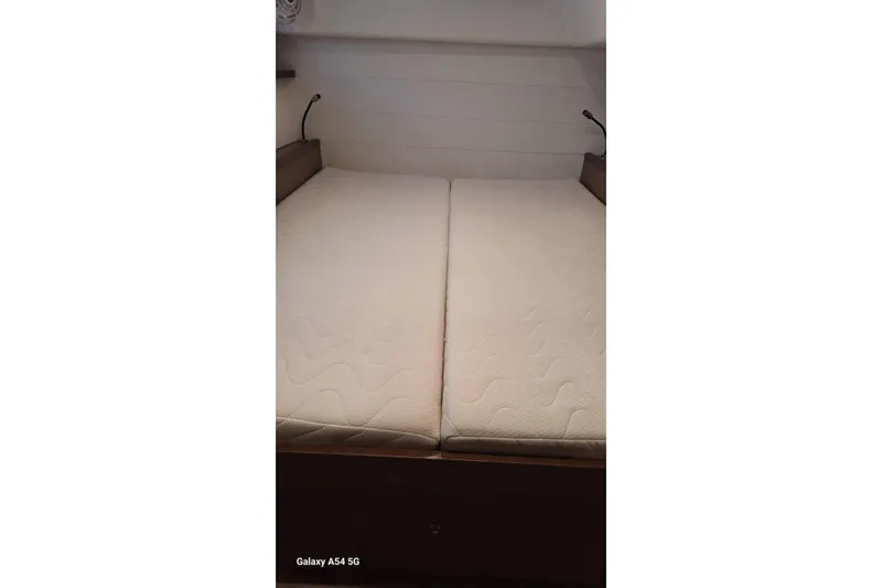  Yacht Photos Pics Interior cabin bed of 2018 Lagoon 450 F catamaran, featuring a comfortable mattress.