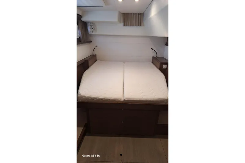  Yacht Photos Pics Interior cabin of 2018 Lagoon 450 F catamaran with double bed and modern design.