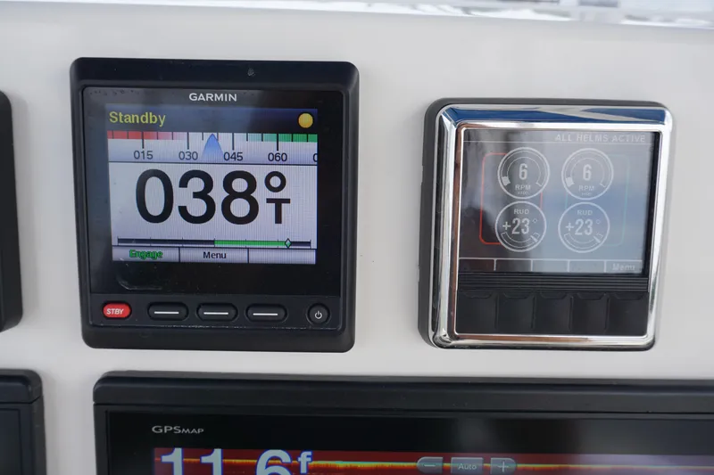 Santiago Yacht Photos Pics 2019 32 Cobia 320 CC SANTIAGO Electronics