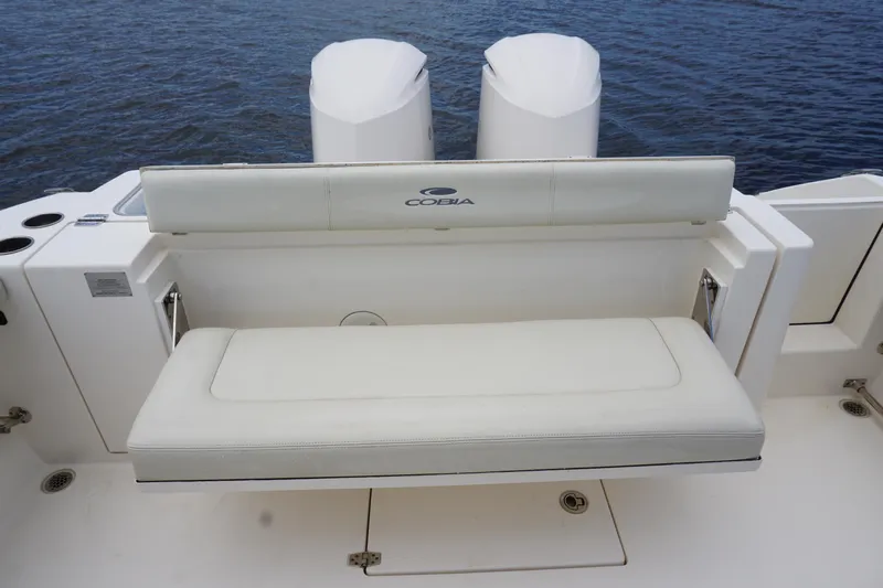 Santiago Yacht Photos Pics 2019 32 Cobia 320 CC SANTIAGO Cockpit