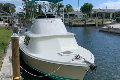 Bertram 31 Flybridge Cruiser