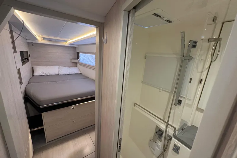 Ce Ya Yacht Photos Pics Leopard 45 yacht interior, 2021 model, featuring a cozy bedroom and modern bathroom.