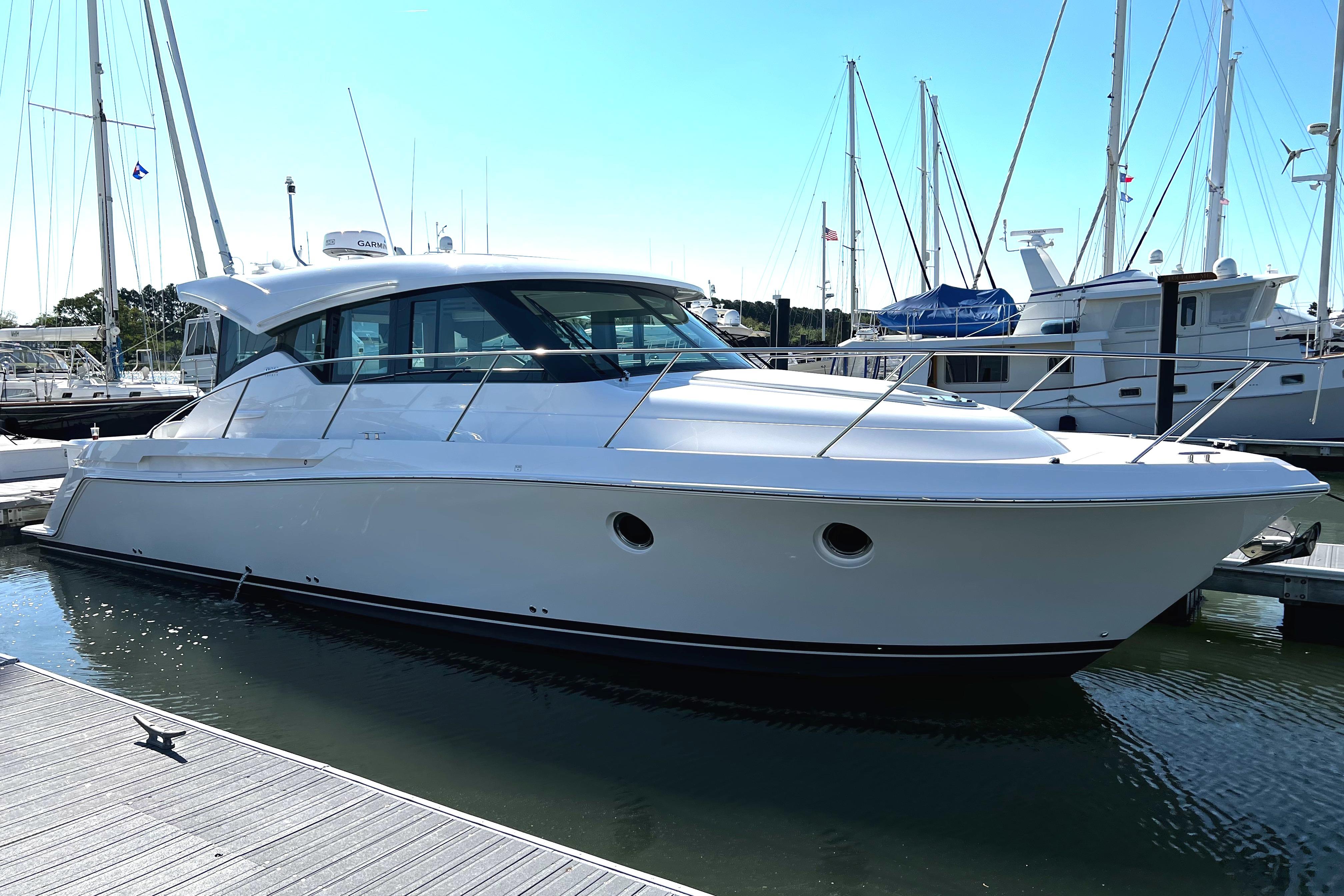 2022 Tiara Yachts 39 Coupe