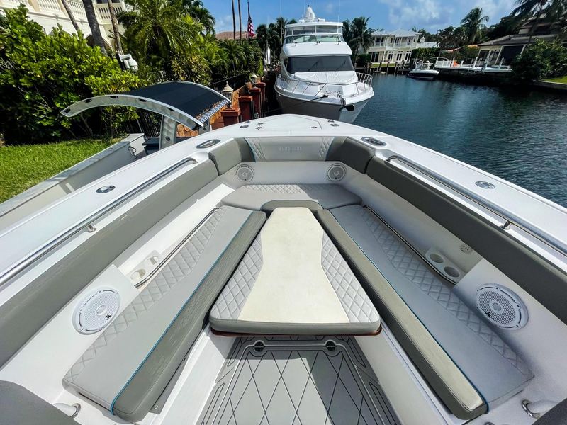 2019 Everglades 435 Center Console