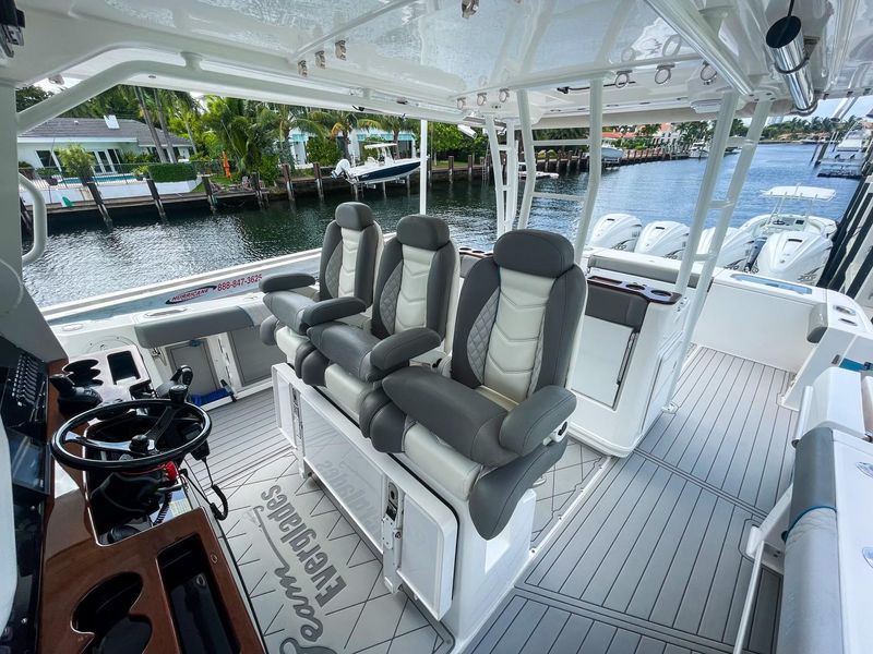 2019 Everglades 435 Center Console