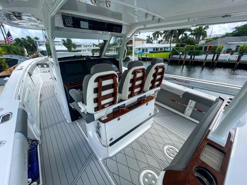 2019 Everglades 435 Center Console