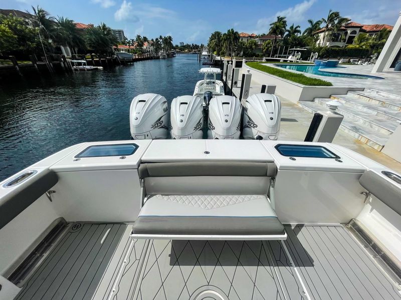 2019 Everglades 435 Center Console